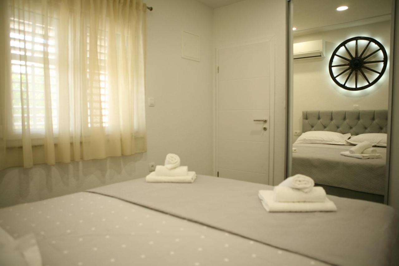 Apartments Old Town Trogir Bagian luar foto