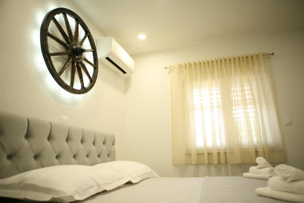 Apartments Old Town Trogir Bagian luar foto