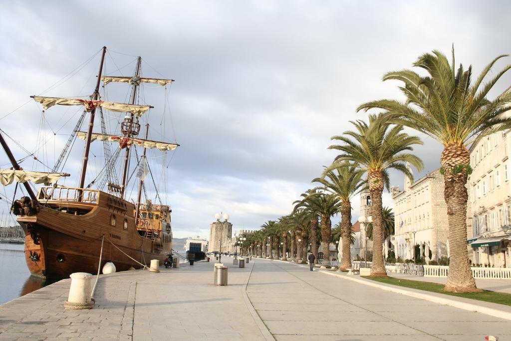 Apartments Old Town Trogir Bagian luar foto